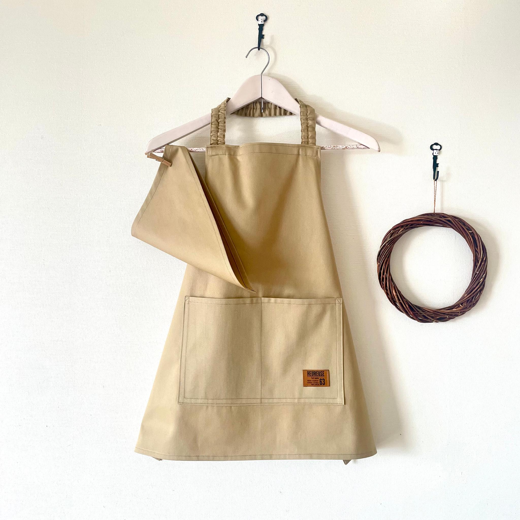 NEW 1人で着れる　キッズ エプロン 子ども 子供 男の子 女の子 三角巾 100 110 120 130 ベージュ